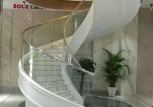 北京别墅旋转玻璃扶手楼梯装修效果图