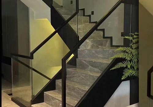 怀柔复式公寓黑色旋转玻璃楼梯定制设计效果图