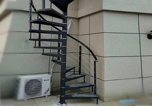 北京户外黑色铁艺旋转楼梯扶手设计装修效果图