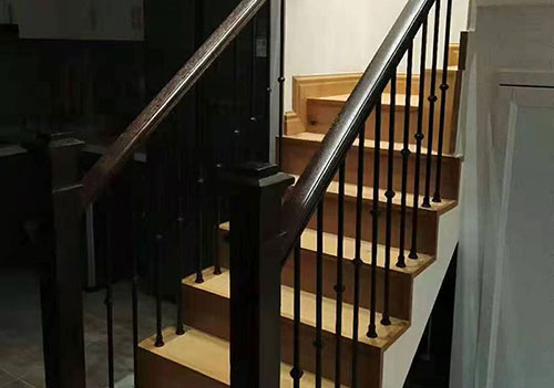 黑色铁艺直梯楼梯设计效果图