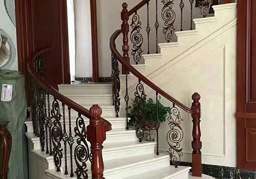 怀柔复式阁楼美式风格铜艺楼梯扶手设计装修效果图