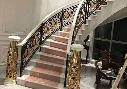 法式风格别墅室内铁艺雕花楼梯设计装修效果图