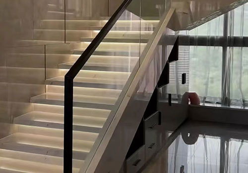 怀柔别墅室内直行楼梯玻璃扶手定制设计装修效果图